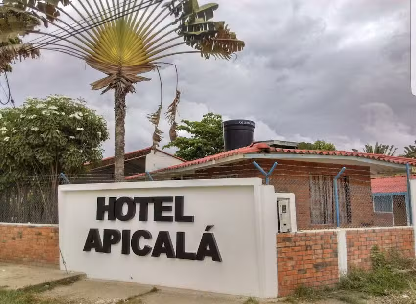 HOTEL APICAL&Aacute;
