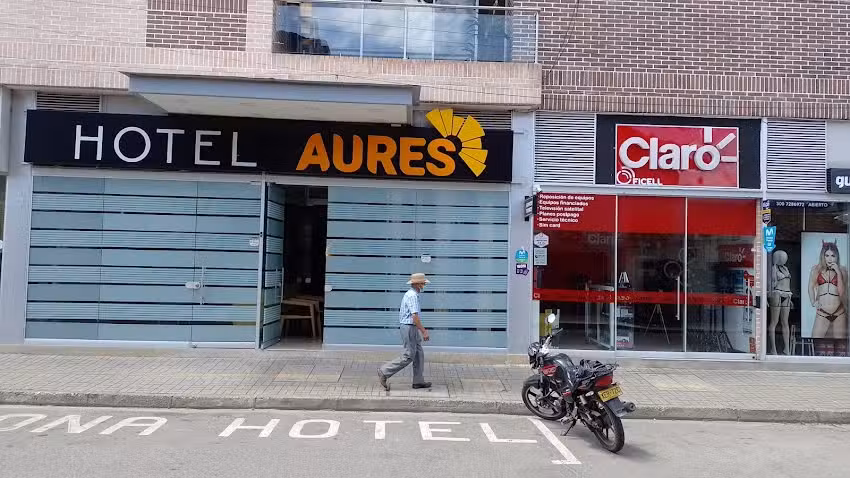 HOTEL AURES
