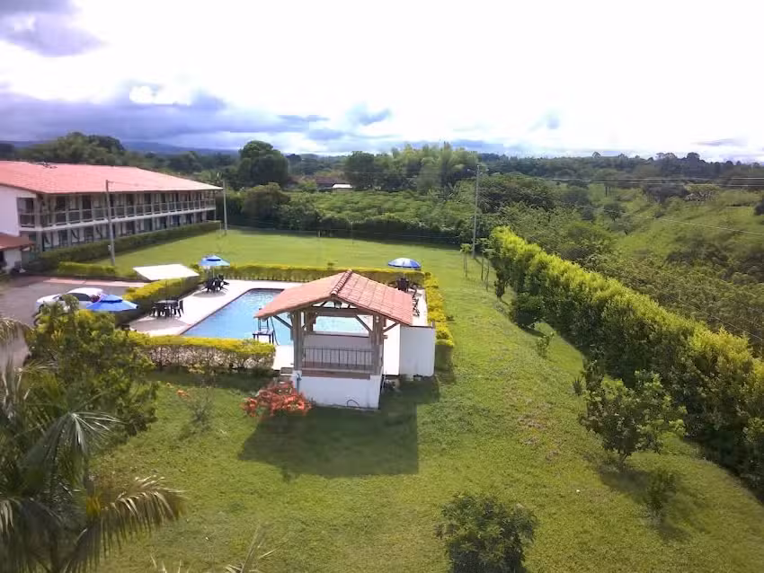 Hotel caf&eacute; tropical