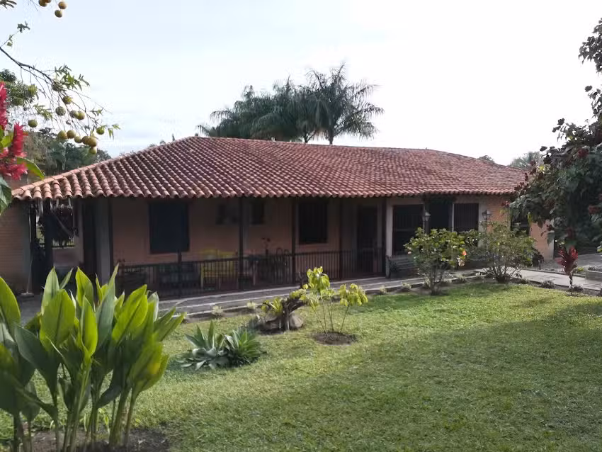 Hotel Campestre El Achiote