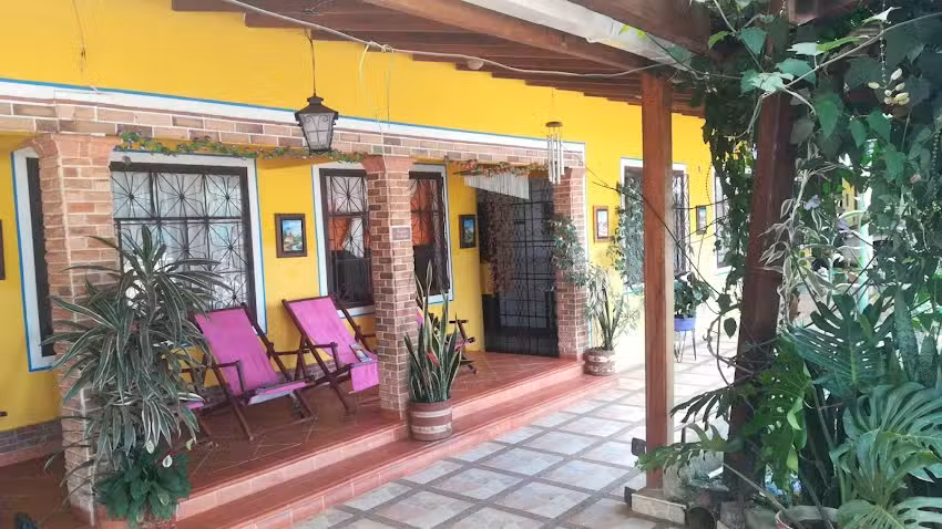 Hotel Casero, Buena Opcion, Tranquilo Y Seguro, No Restaurante.