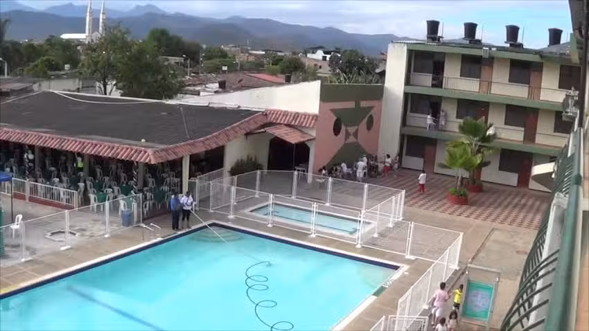 Hotel (Club De La Policia)