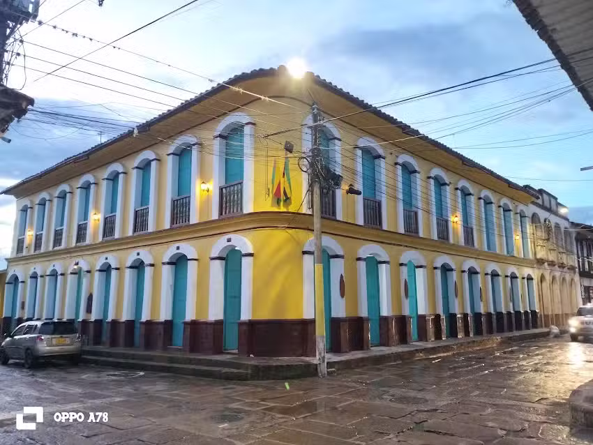 Hotel colonial la casona Mogotes