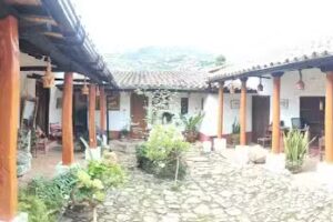 Hotel colonial y restaurante brisas del lago