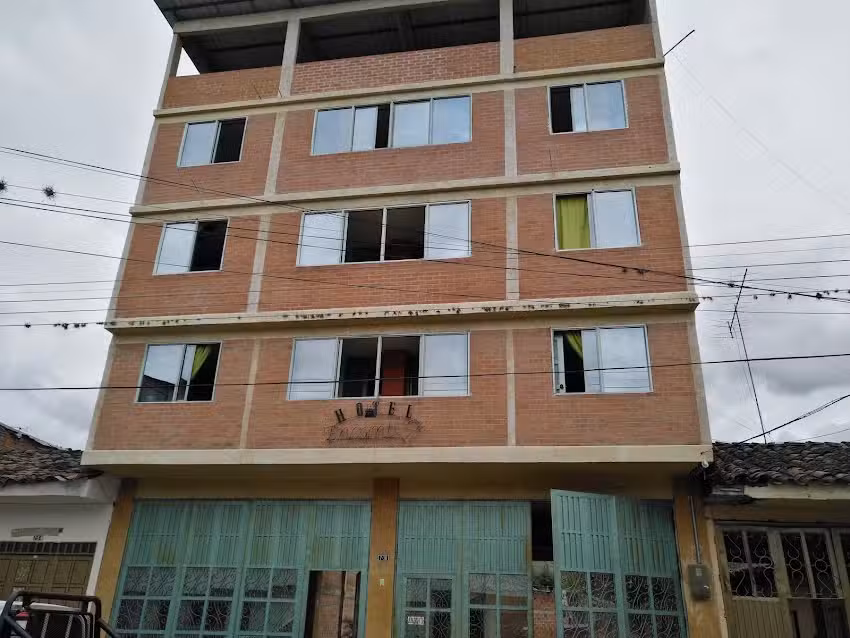 HOTEL ENCANTOS.