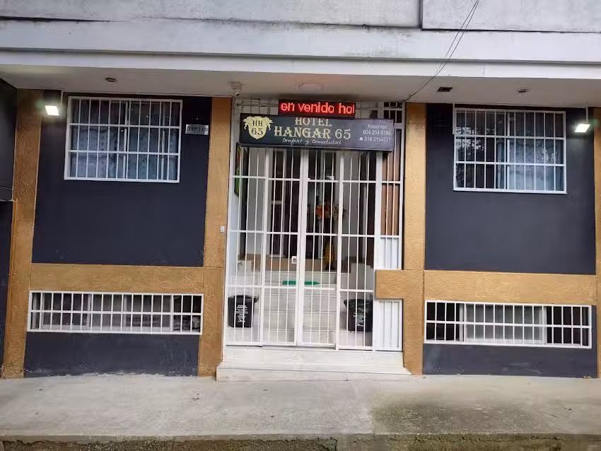 Hotel hangar 65