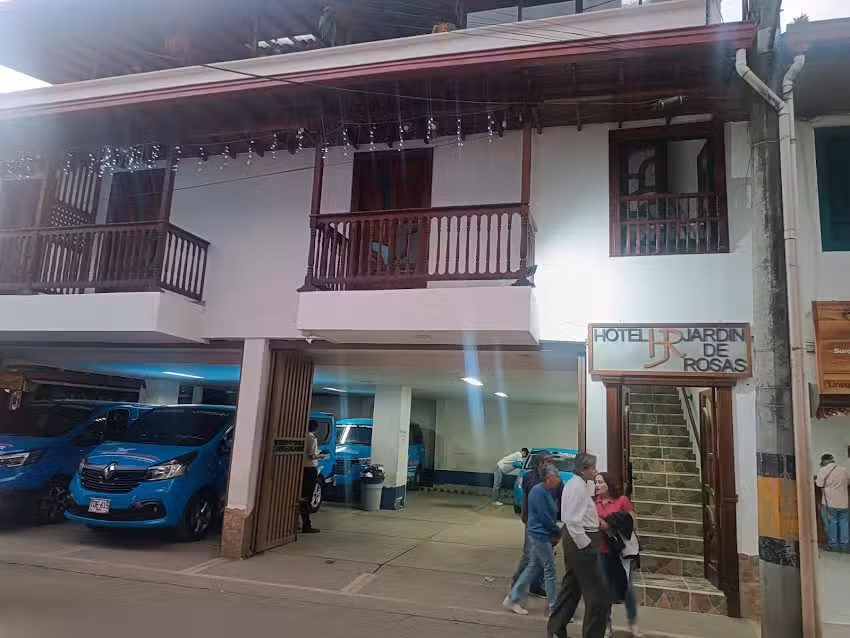 Hotel jardin de rosas