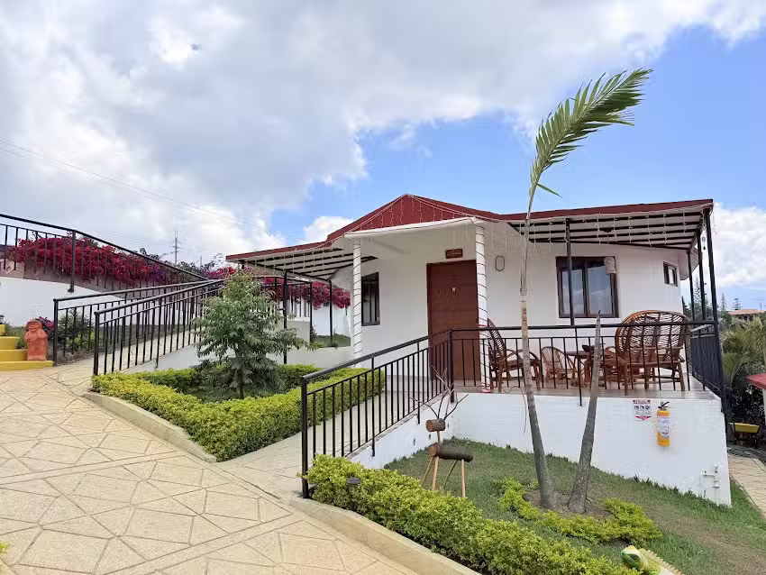 Hotel Kuytawa &ndash; Mesa de los santos