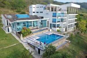 Hotel La Monta&ntilde;a