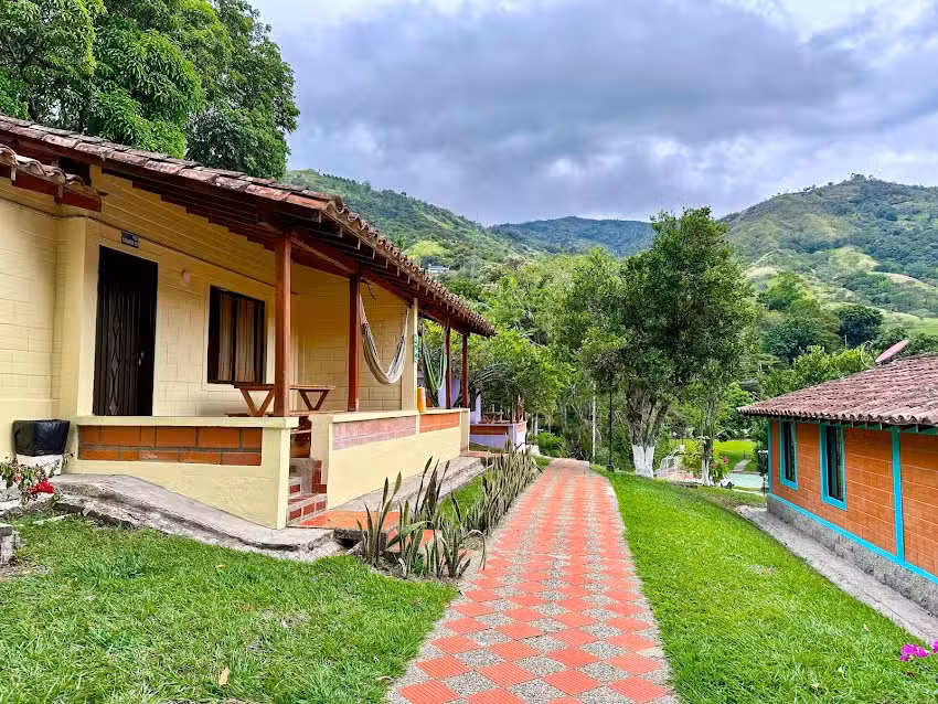 Hotel Los Lagos en Barbosa Antioquia &ndash; Alojamiento &ndash; Caba&ntilde;as familiares &ndash; Eventos Empresariales &ndash; D&iacute;a de sol