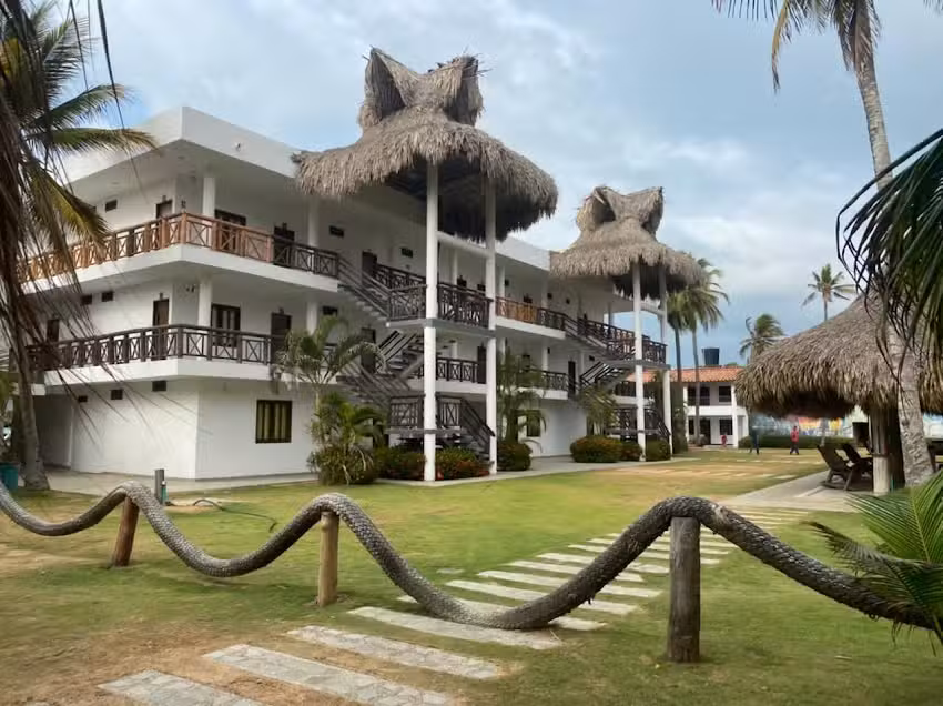 Hotel Los Tambos Del Caribe Beach