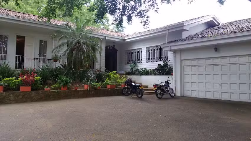 Hotel Medell&iacute;n La Casa