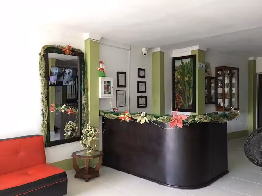 Hotel N&aacute;poles