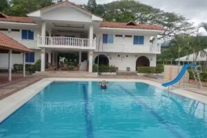 Hotel piscina La Regadera