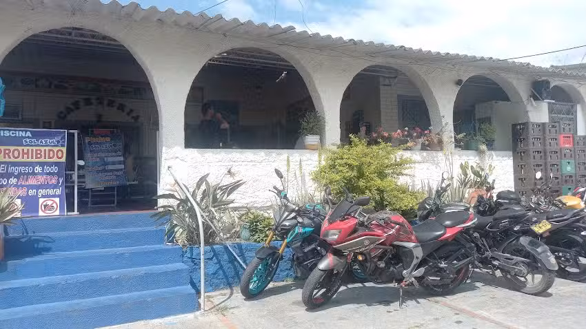 Hotel & Piscina Sol Azul