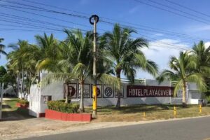 Hotel Playa Cove&ntilde;as