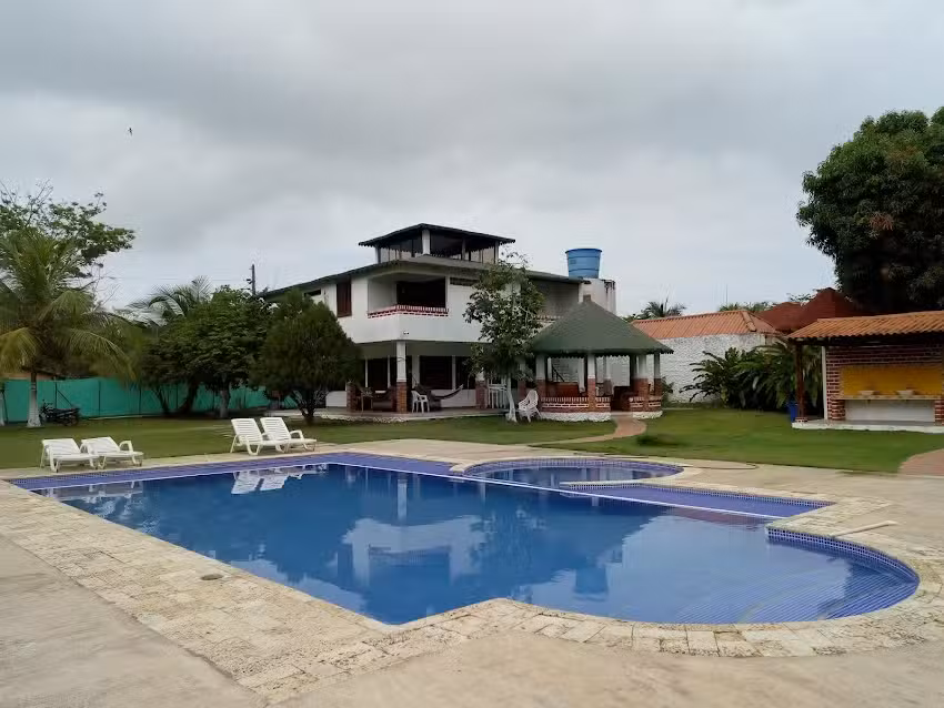 Hotel Restaurante La Piscina