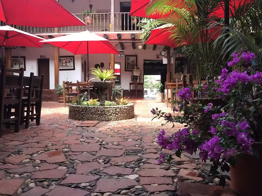 Hotel, Restaurante Y Bar La Cueva De Leo