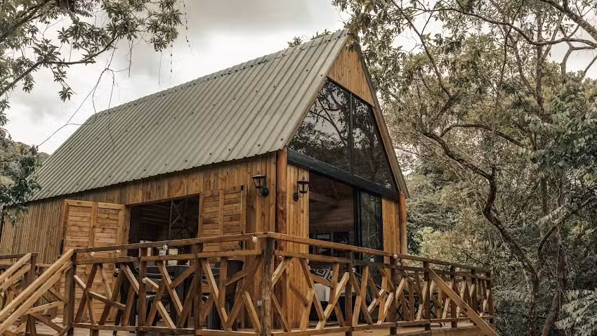 Hotel R&iacute;o Bosque