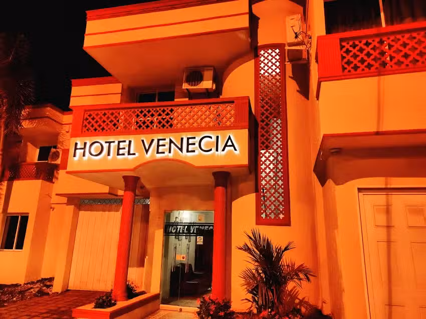Hotel Venecia Ceret&eacute;