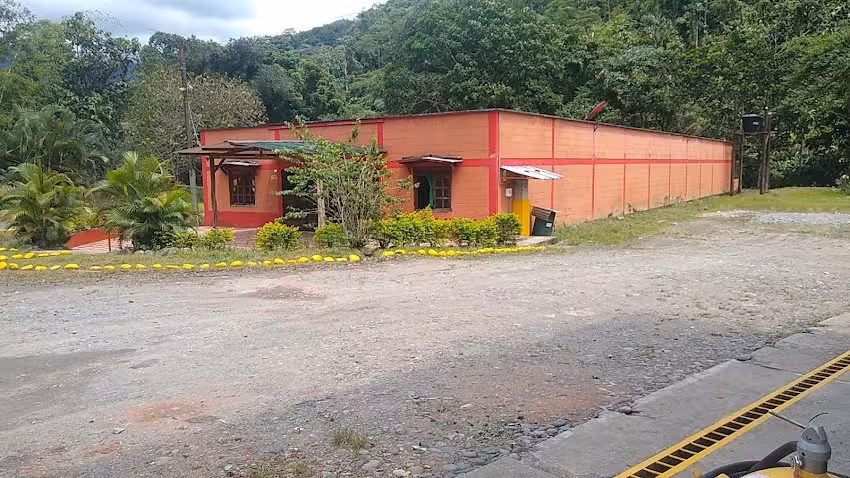 HOTEL Y ESTACI&Oacute;N DE SERVICIO (BRISAS DEL PITAL)