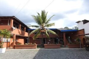 Hotel Y Estadero La Bomba