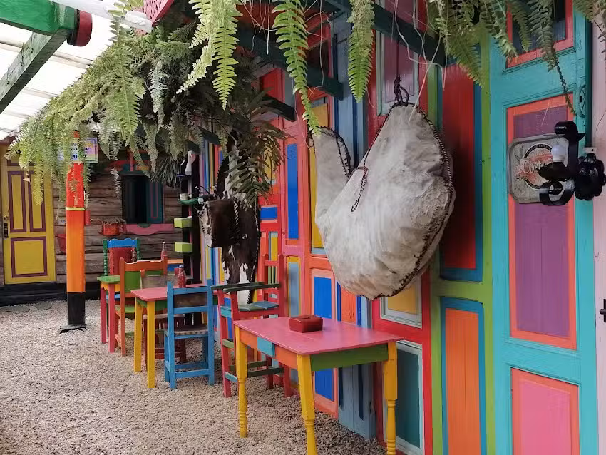 Hotel y Estadero Los Colores&rdquo;