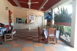 Hotel y parqueadero Avenida