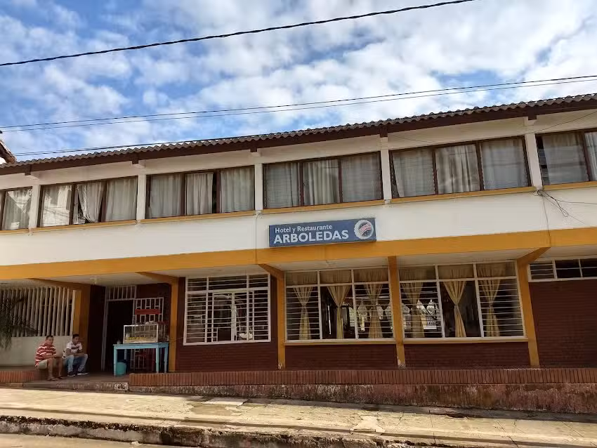 Hotel y Restaurante ARBOLEDAS