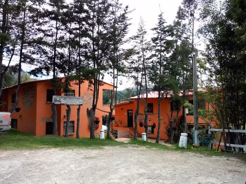 Hotel Y Restaurante CucunuVaca