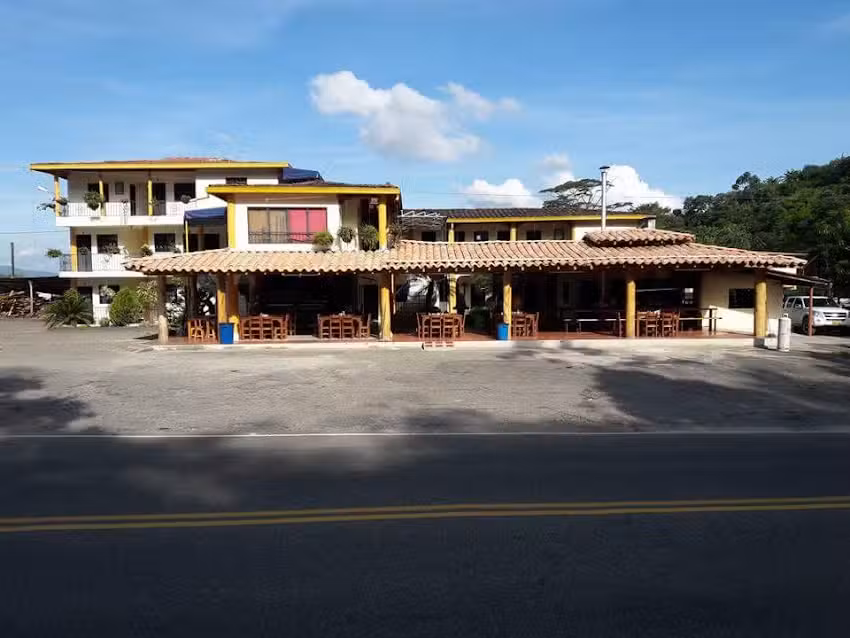 Hotel Y Restaurante Media Luna