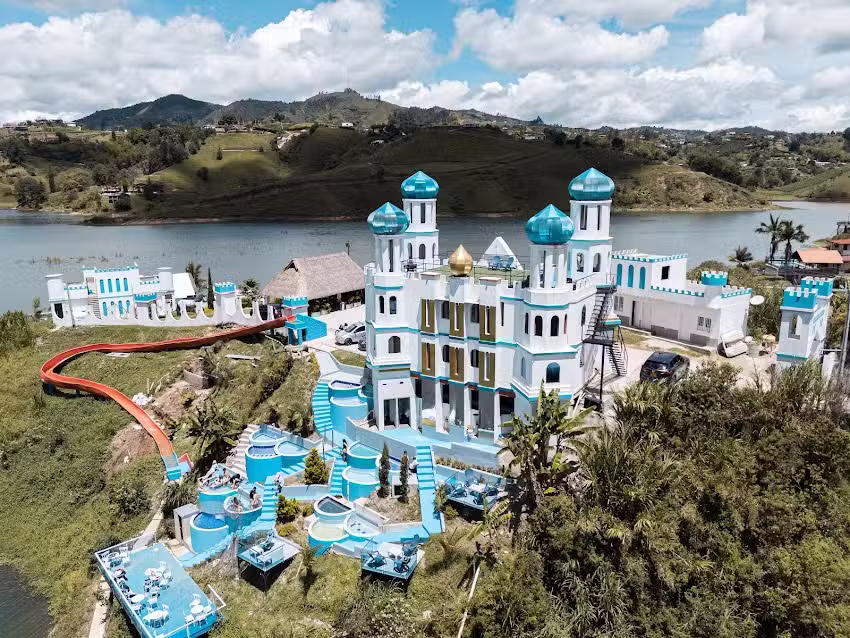 Hotel y Termales Castillo del Lago