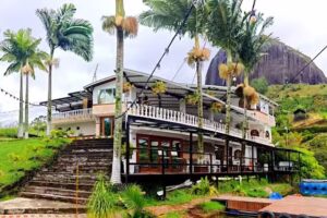 Hotels Casa Linda Guatap&eacute; / Hotel Campestre / Cerca de la Piedra del Pe&ntilde;ol / cerca de la represa / Guatape /