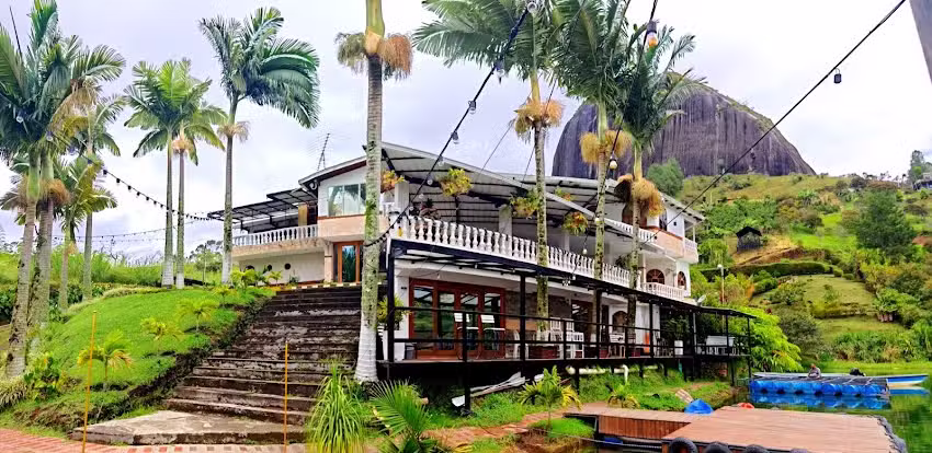 Hotels Casa Linda Guatap&eacute; / Hotel Campestre / Cerca de la Piedra del Pe&ntilde;ol / cerca de la represa / Guatape /
