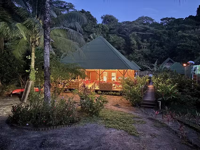 Jenen&eacute; Lodge | Vista al mar y Ballenas