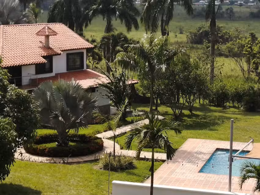 Kamanduk Country House