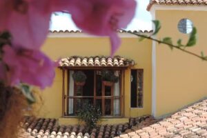 La Casa Amarilla Hotel