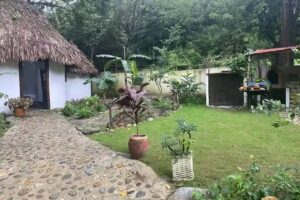 La Hembra Eco-lodge