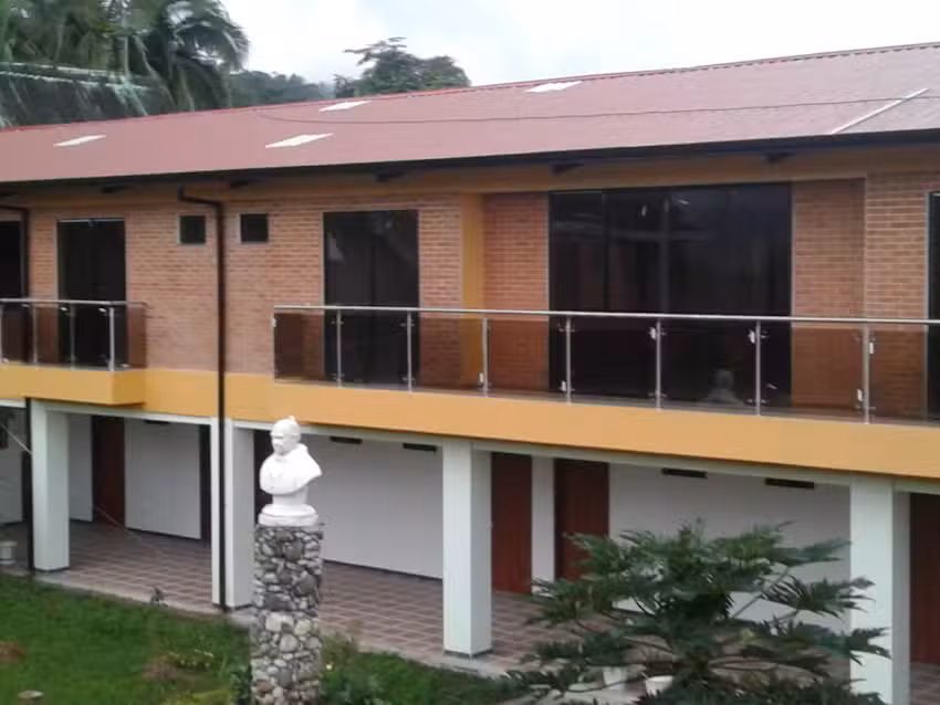 LAS MERCEDES Centro de Convenciones