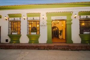 LITERATIUM hotel boutique &ndash; Books & Coffee