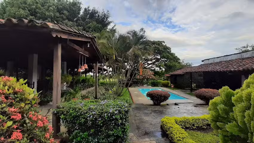 Los Cerezos Alojamiento & Restaurante Rural