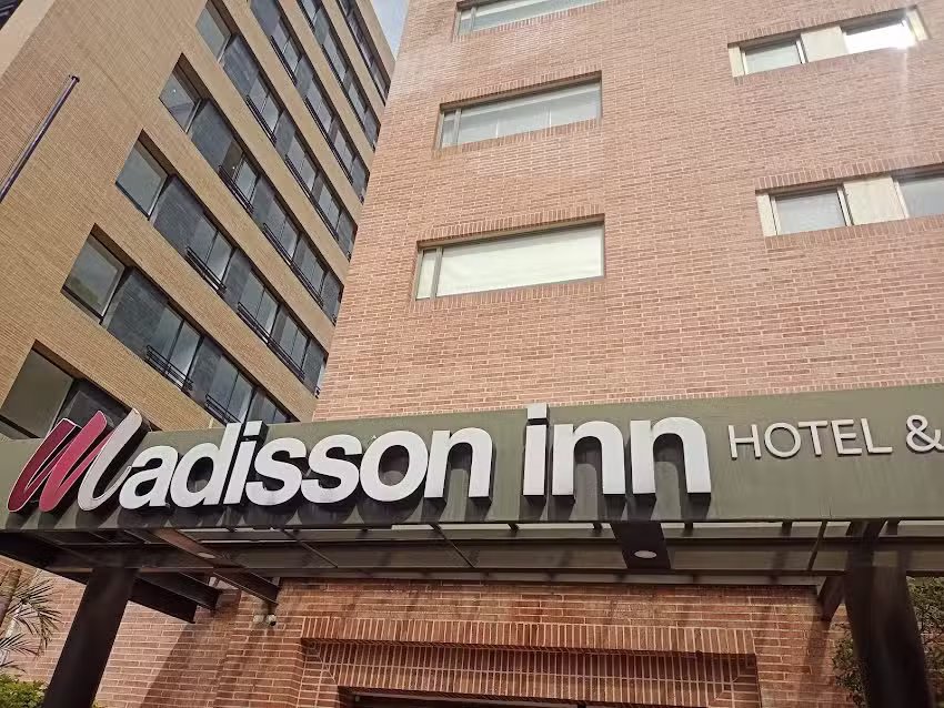 Madisson Inn Hotel & Luxury Suites By GEH Suites