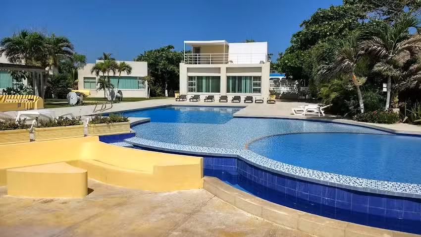 Montemar Caba&ntilde;as