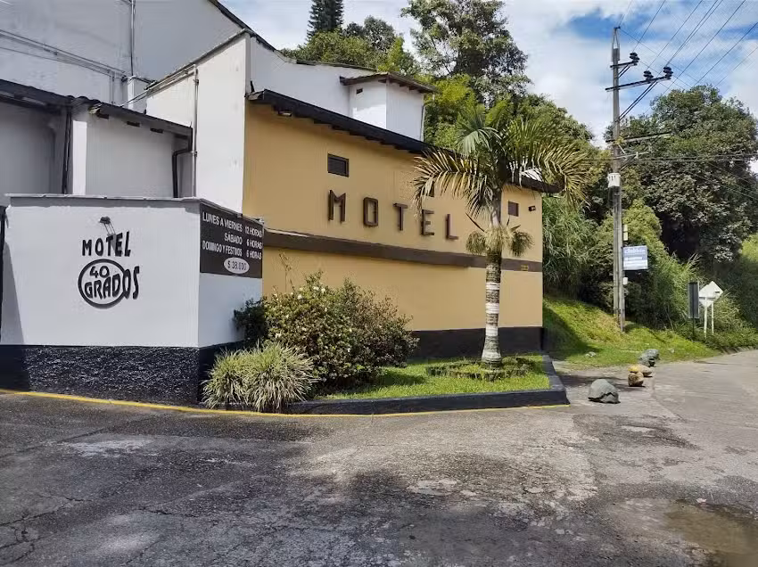 Motel 40 Grados