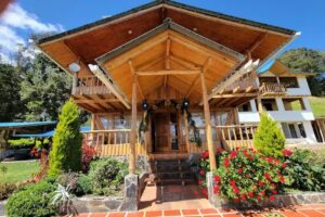 Pakari, Lake view Caba&ntilde;a