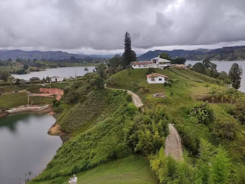 Paradise Lake Finca Hotel