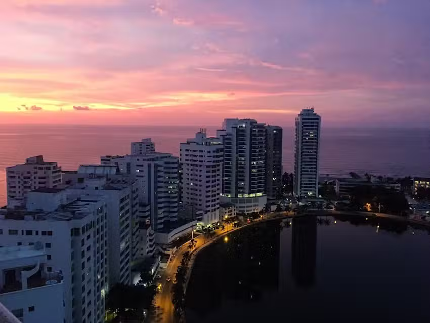 Penthouse 360⁰ Beach and Lake View