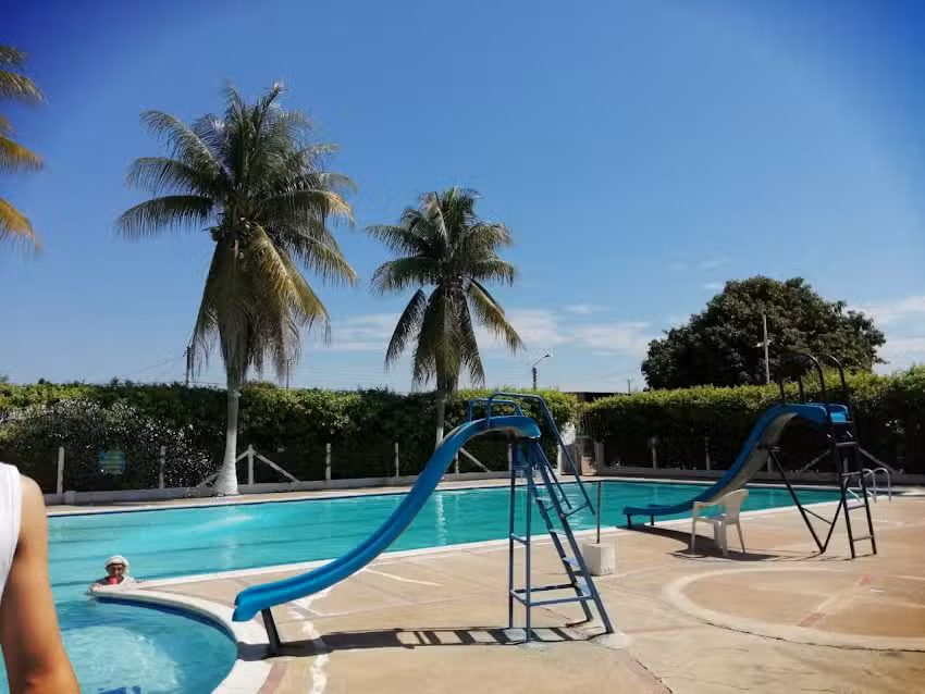 Piscina Urbanizacion El Portal