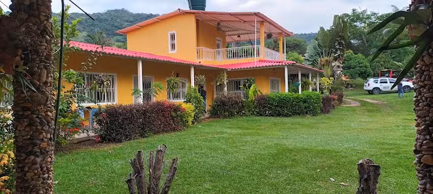 Piscina Y Hospedaje Donde Pipo