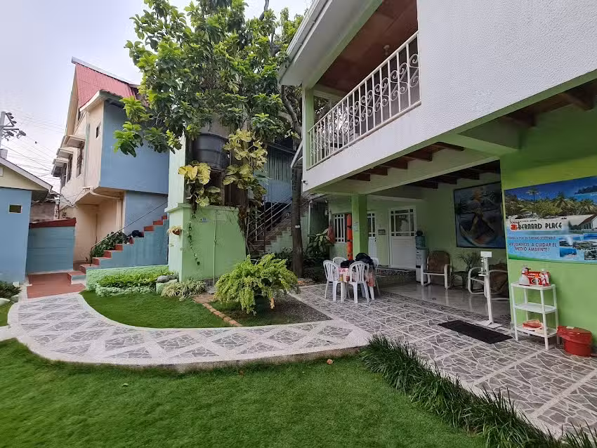 Posada Nativa Bernard Place